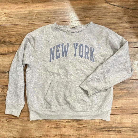 Brandy Melville Crewneck - Picture 1 of 4